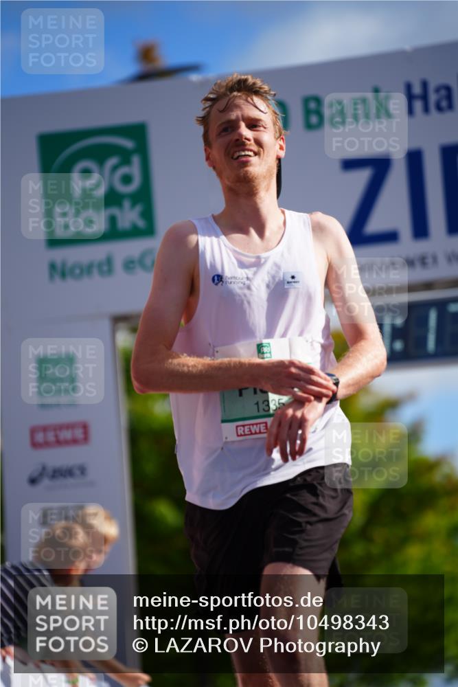 20.09.2026 - PSD Bank Halbmarathon LAZAROV Photography http://msf.ph/oto/10498343 20.09.2026 11:17:06 Ziel 1335 meine-sportfotos.de