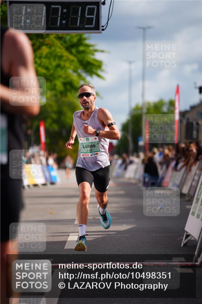 20.09.2026 - PSD Bank Halbmarathon LAZAROV Photography http://msf.ph/oto/10498351 20.09.2026 11:17:19 Ziel 4128, 4513 meine-sportfotos.de