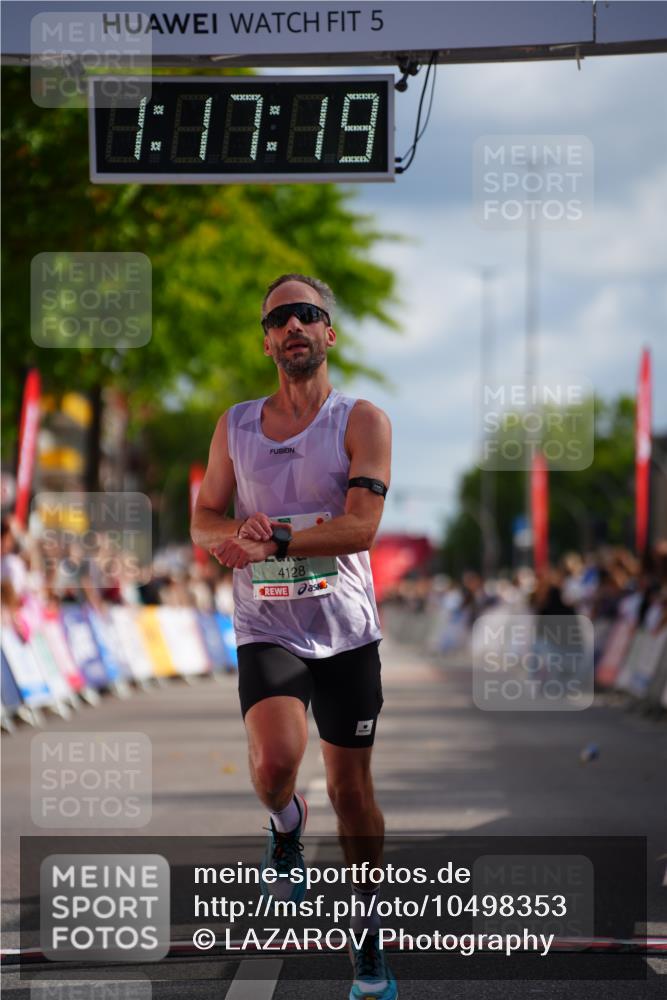 20.09.2026 - PSD Bank Halbmarathon LAZAROV Photography http://msf.ph/oto/10498353 20.09.2026 11:17:19 Ziel 4128, 4513 meine-sportfotos.de