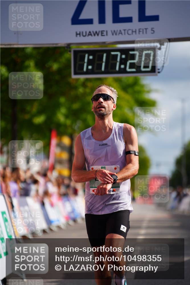 20.09.2026 - PSD Bank Halbmarathon LAZAROV Photography http://msf.ph/oto/10498355 20.09.2026 11:17:19 Ziel 4128, 4513 meine-sportfotos.de
