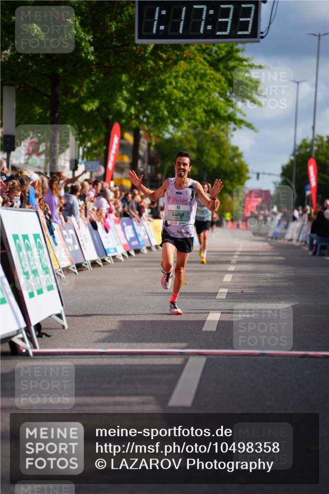 20.09.2026 - PSD Bank Halbmarathon LAZAROV Photography http://msf.ph/oto/10498358 20.09.2026 11:17:33 Ziel 1073 meine-sportfotos.de