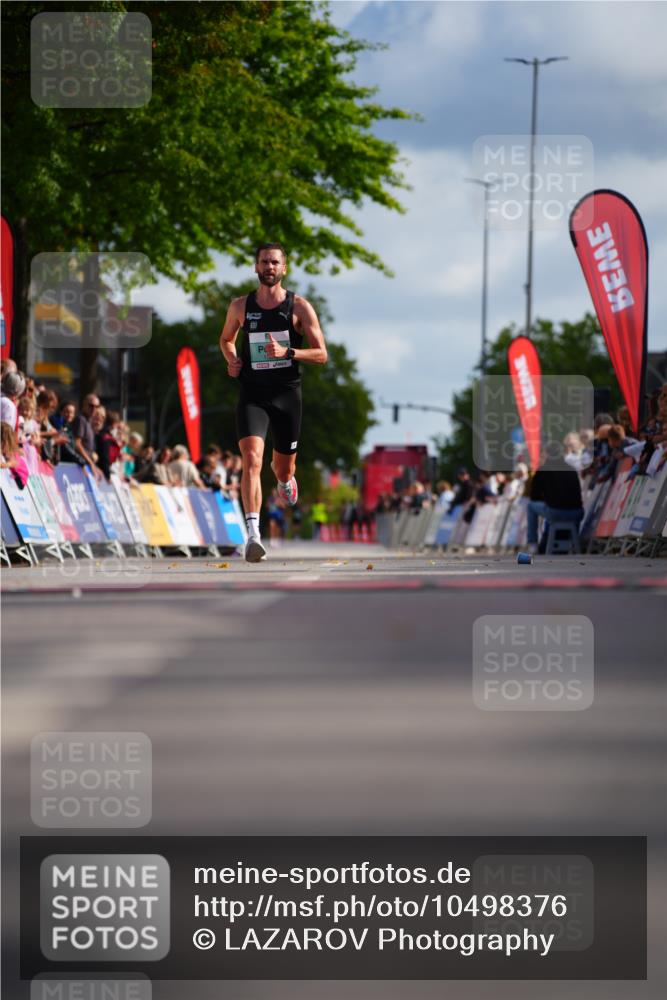 20.09.2026 - PSD Bank Halbmarathon LAZAROV Photography http://msf.ph/oto/10498376 20.09.2026 11:17:49 Ziel 1321 meine-sportfotos.de