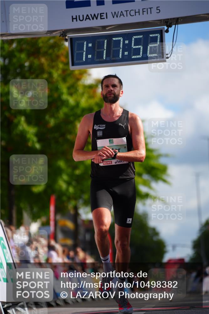 20.09.2026 - PSD Bank Halbmarathon LAZAROV Photography http://msf.ph/oto/10498382 20.09.2026 11:17:52 Ziel 1321 meine-sportfotos.de