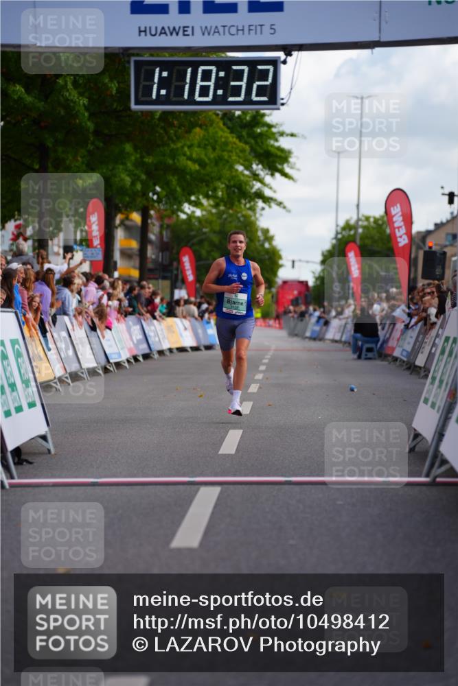 20.09.2026 - PSD Bank Halbmarathon LAZAROV Photography http://msf.ph/oto/10498412 20.09.2026 11:18:32 Ziel 4108 meine-sportfotos.de
