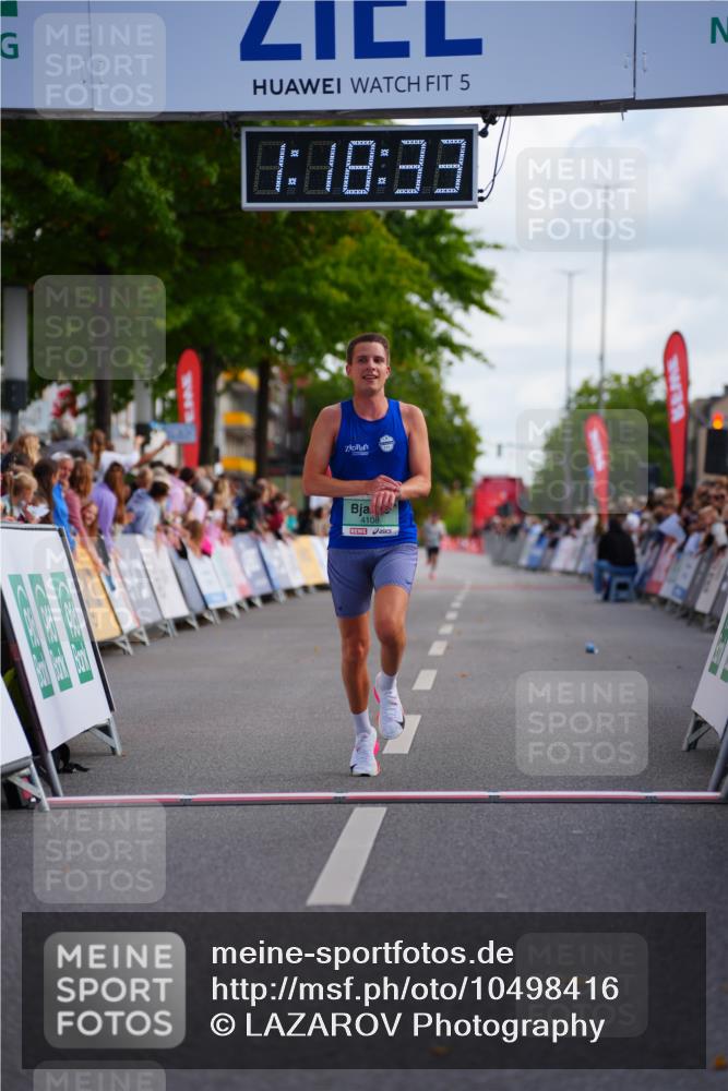 20.09.2026 - PSD Bank Halbmarathon LAZAROV Photography http://msf.ph/oto/10498416 20.09.2026 11:18:33 Ziel 4108 meine-sportfotos.de