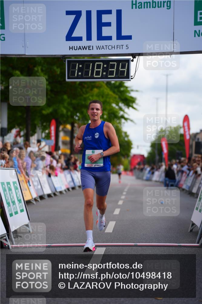20.09.2026 - PSD Bank Halbmarathon LAZAROV Photography http://msf.ph/oto/10498418 20.09.2026 11:18:33 Ziel 4108 meine-sportfotos.de
