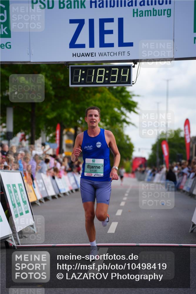20.09.2026 - PSD Bank Halbmarathon LAZAROV Photography http://msf.ph/oto/10498419 20.09.2026 11:18:34 Ziel 4108 meine-sportfotos.de