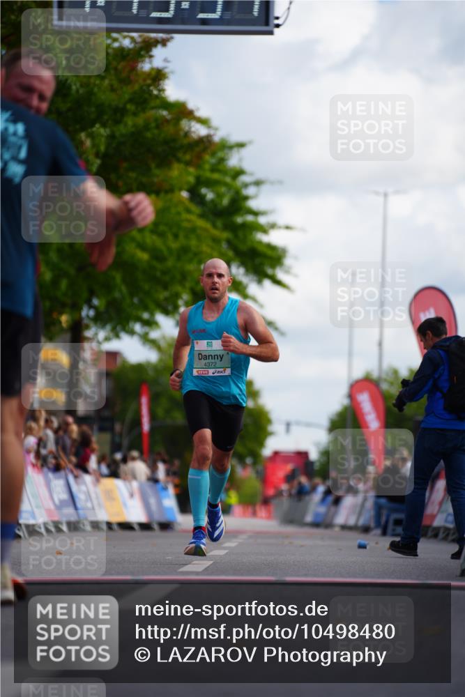 20.09.2026 - PSD Bank Halbmarathon LAZAROV Photography http://msf.ph/oto/10498480 20.09.2026 11:19:50 Ziel 1785, 4372, 4718 meine-sportfotos.de