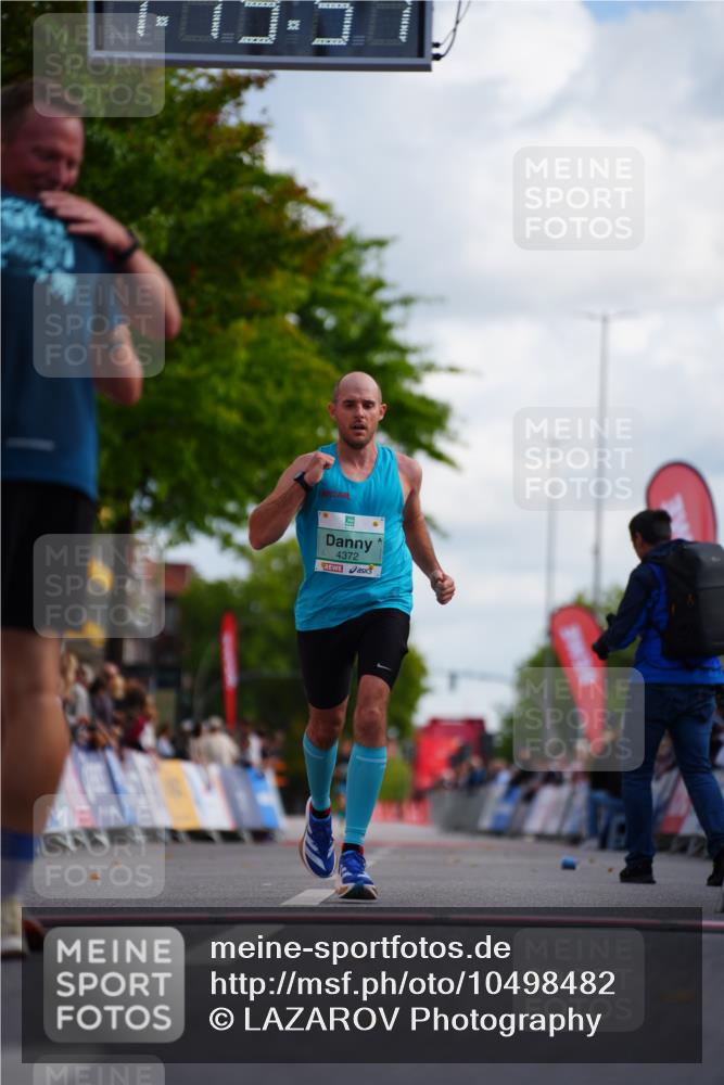 20.09.2026 - PSD Bank Halbmarathon LAZAROV Photography http://msf.ph/oto/10498482 20.09.2026 11:19:51 Ziel 1785, 4372, 4718 meine-sportfotos.de