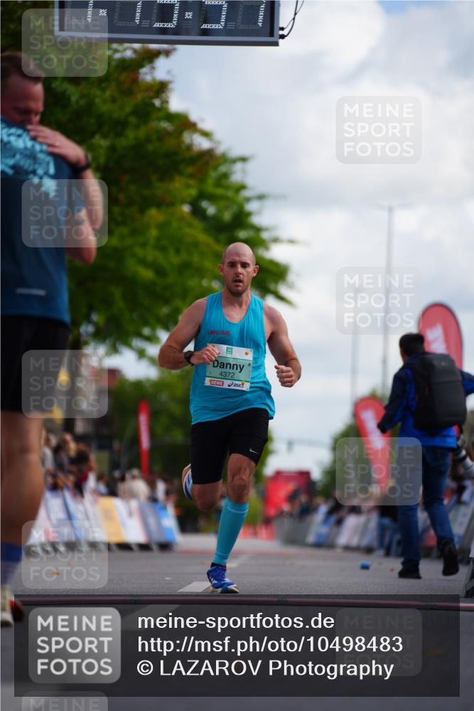 20.09.2026 - PSD Bank Halbmarathon LAZAROV Photography http://msf.ph/oto/10498483 20.09.2026 11:19:51 Ziel 1785, 4372, 4718 meine-sportfotos.de