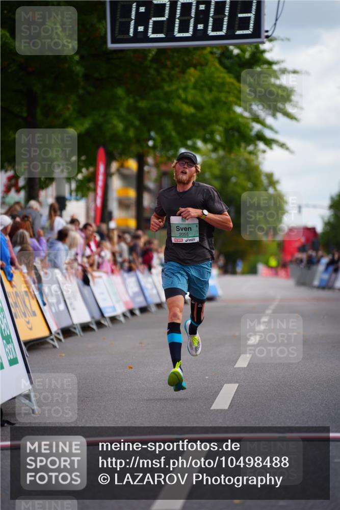 20.09.2026 - PSD Bank Halbmarathon LAZAROV Photography http://msf.ph/oto/10498488 20.09.2026 11:20:03 Ziel 2055 meine-sportfotos.de