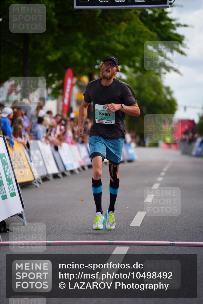 20.09.2026 - PSD Bank Halbmarathon LAZAROV Photography http://msf.ph/oto/10498492 20.09.2026 11:20:03 Ziel 2055 meine-sportfotos.de