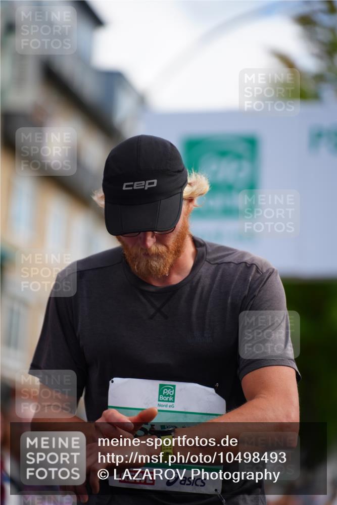 20.09.2026 - PSD Bank Halbmarathon LAZAROV Photography http://msf.ph/oto/10498493 20.09.2026 11:20:07 Ziel 2055 meine-sportfotos.de