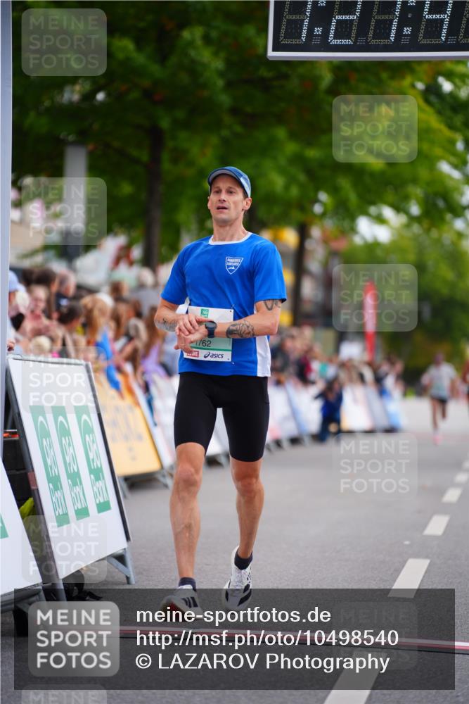 20.09.2026 - PSD Bank Halbmarathon LAZAROV Photography http://msf.ph/oto/10498540 20.09.2026 11:21:41 Ziel 1762 meine-sportfotos.de