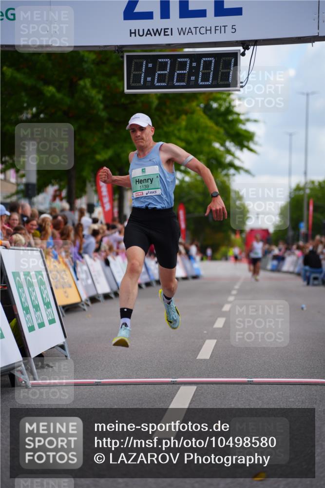20.09.2026 - PSD Bank Halbmarathon LAZAROV Photography http://msf.ph/oto/10498580 20.09.2026 11:22:00 Ziel 1139 meine-sportfotos.de
