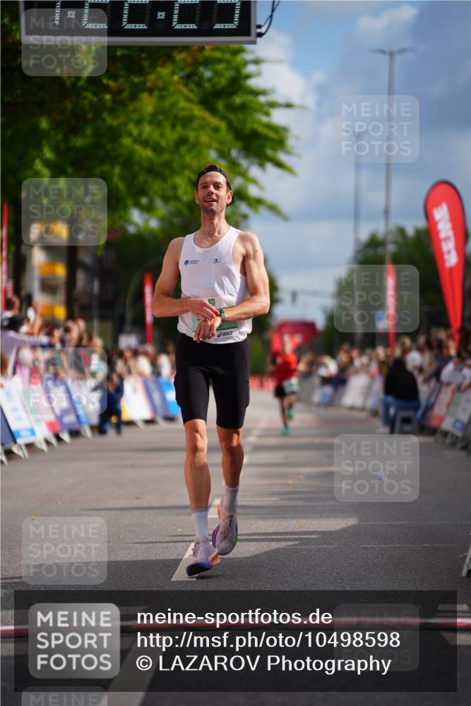 20.09.2026 - PSD Bank Halbmarathon LAZAROV Photography http://msf.ph/oto/10498598 20.09.2026 11:22:23 Ziel 2445 meine-sportfotos.de