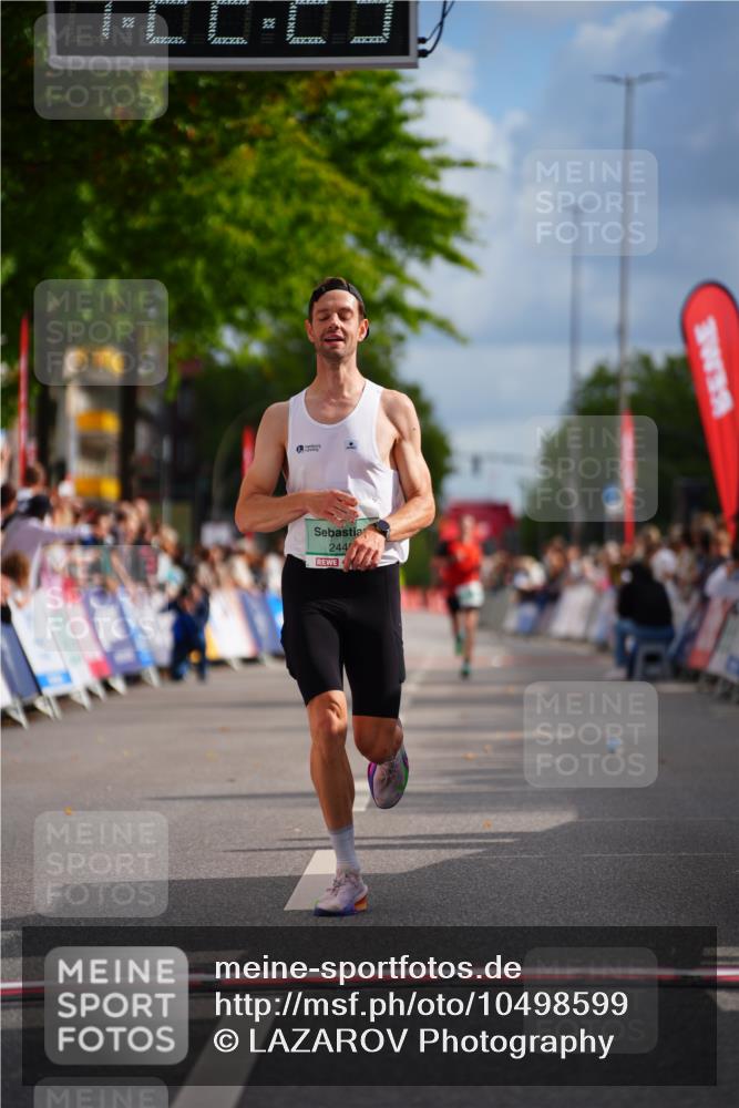 20.09.2026 - PSD Bank Halbmarathon LAZAROV Photography http://msf.ph/oto/10498599 20.09.2026 11:22:23 Ziel 2445 meine-sportfotos.de