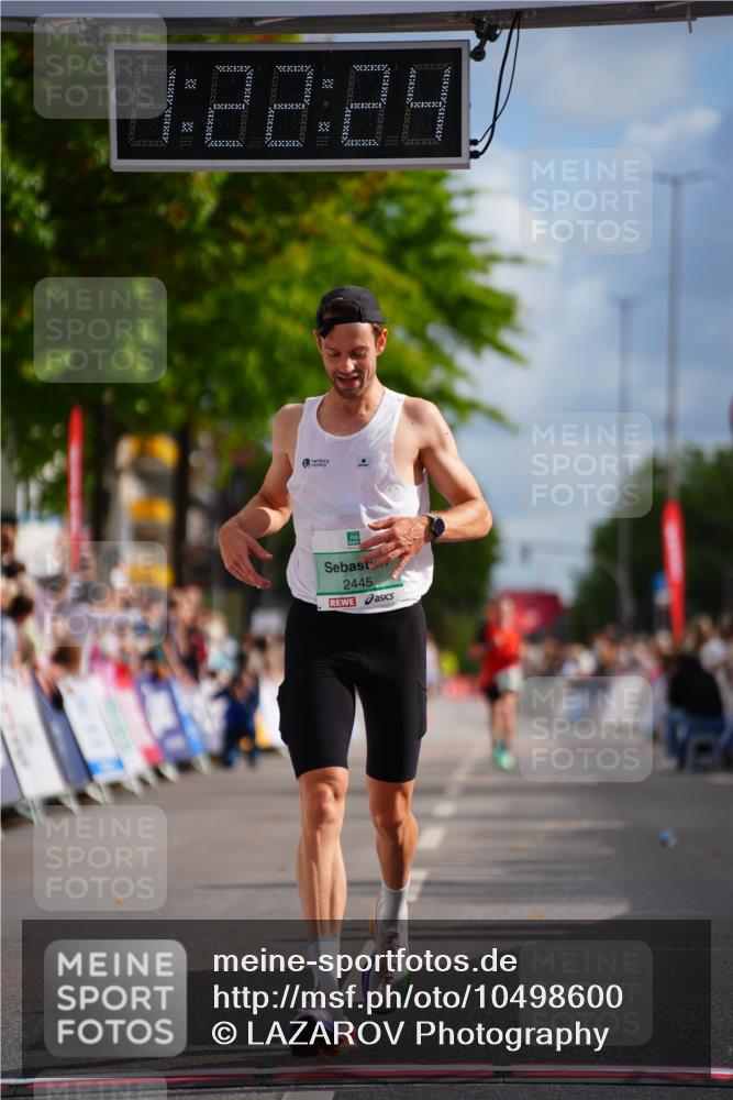 20.09.2026 - PSD Bank Halbmarathon LAZAROV Photography http://msf.ph/oto/10498600 20.09.2026 11:22:24 Ziel 2445 meine-sportfotos.de