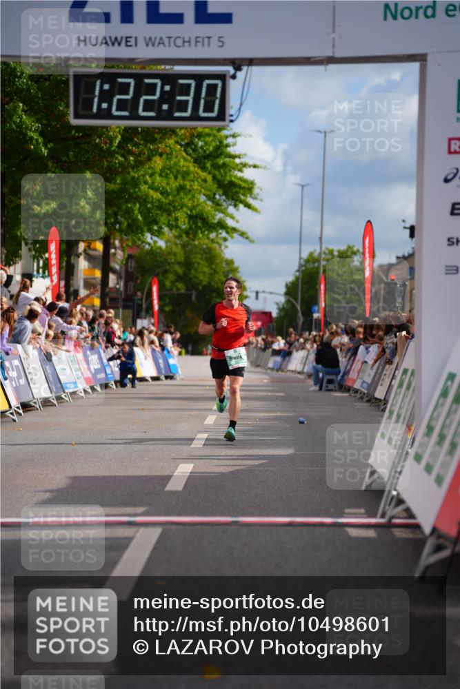 20.09.2026 - PSD Bank Halbmarathon LAZAROV Photography http://msf.ph/oto/10498601 20.09.2026 11:22:29 Ziel 2417, 2445 meine-sportfotos.de