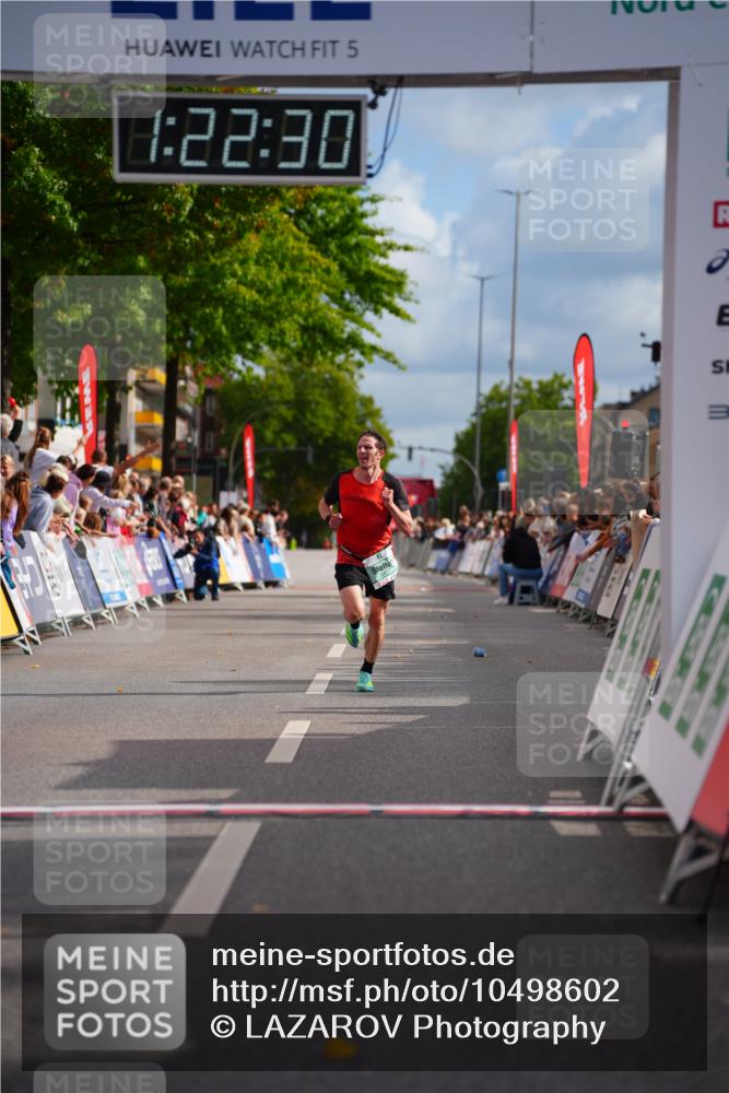 20.09.2026 - PSD Bank Halbmarathon LAZAROV Photography http://msf.ph/oto/10498602 20.09.2026 11:22:30 Ziel 2417, 2445 meine-sportfotos.de