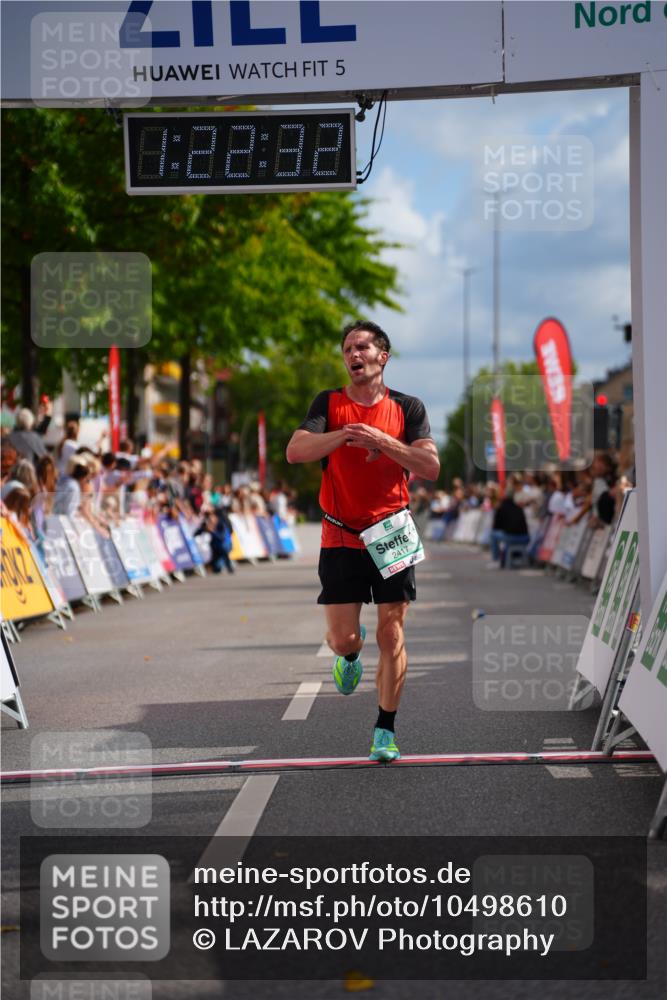 20.09.2026 - PSD Bank Halbmarathon LAZAROV Photography http://msf.ph/oto/10498610 20.09.2026 11:22:32 Ziel 2417, 2445 meine-sportfotos.de