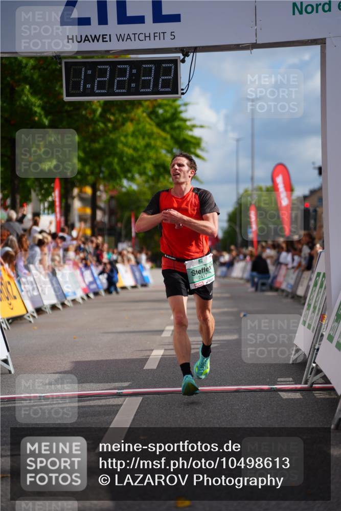 20.09.2026 - PSD Bank Halbmarathon LAZAROV Photography http://msf.ph/oto/10498613 20.09.2026 11:22:32 Ziel 2417, 2445 meine-sportfotos.de