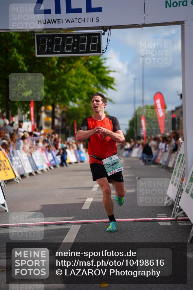 20.09.2026 - PSD Bank Halbmarathon LAZAROV Photography http://msf.ph/oto/10498616 20.09.2026 11:22:32 Ziel 2417, 2445 meine-sportfotos.de