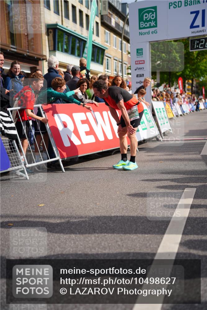20.09.2026 - PSD Bank Halbmarathon LAZAROV Photography http://msf.ph/oto/10498627 20.09.2026 11:22:36 Ziel 2417 meine-sportfotos.de