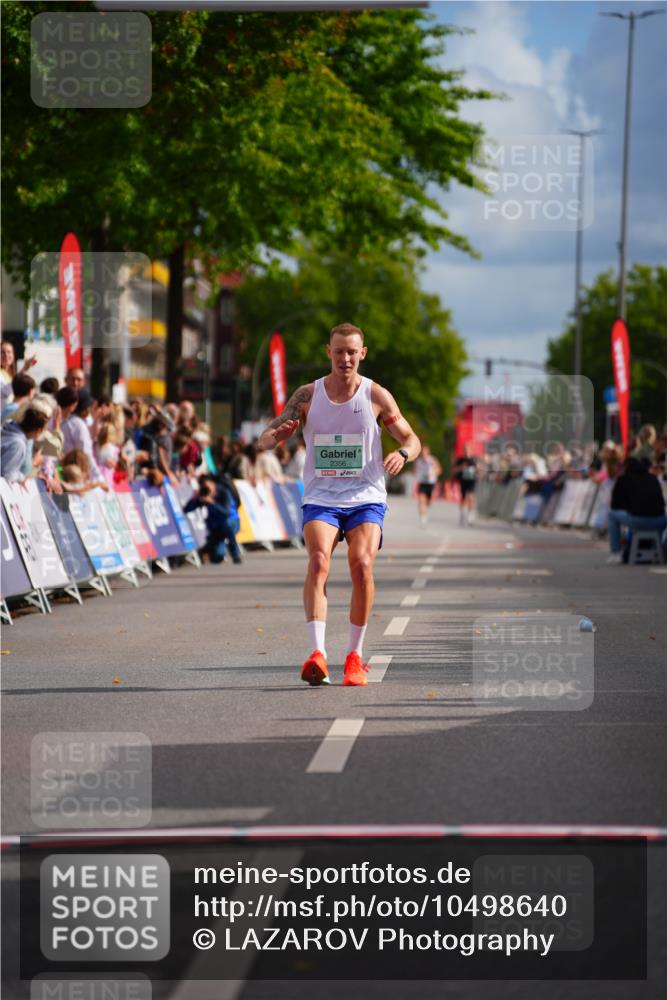 20.09.2026 - PSD Bank Halbmarathon LAZAROV Photography http://msf.ph/oto/10498640 20.09.2026 11:22:40 Ziel 2417 meine-sportfotos.de