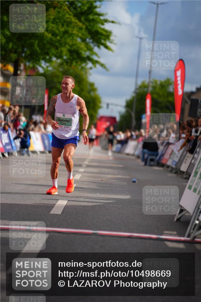 20.09.2026 - PSD Bank Halbmarathon LAZAROV Photography http://msf.ph/oto/10498669 20.09.2026 11:22:42 Ziel 2356 meine-sportfotos.de