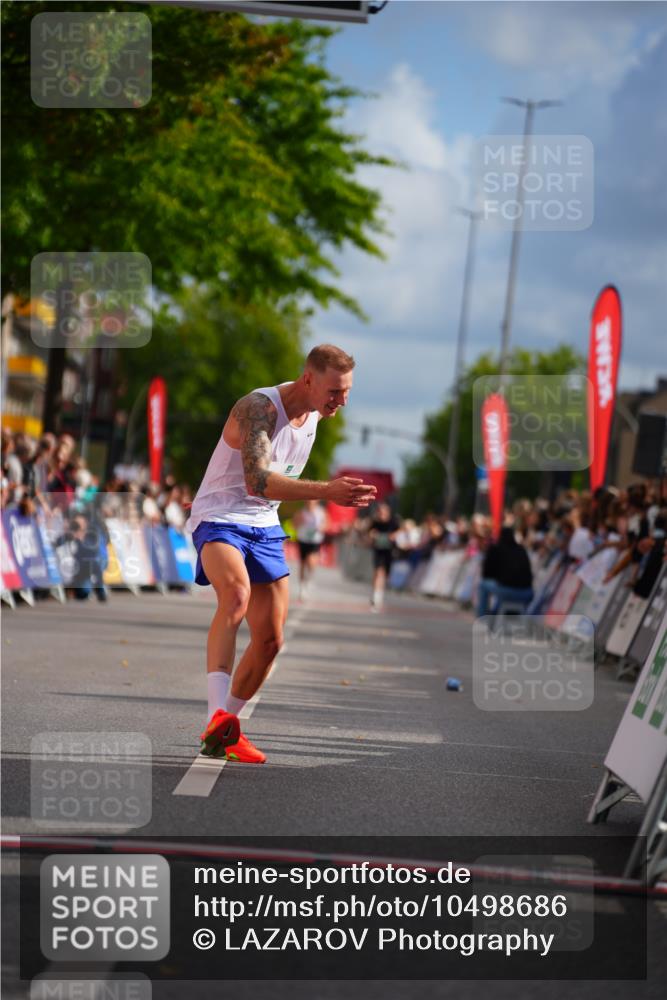 20.09.2026 - PSD Bank Halbmarathon LAZAROV Photography http://msf.ph/oto/10498686 20.09.2026 11:22:44 Ziel 2356 meine-sportfotos.de