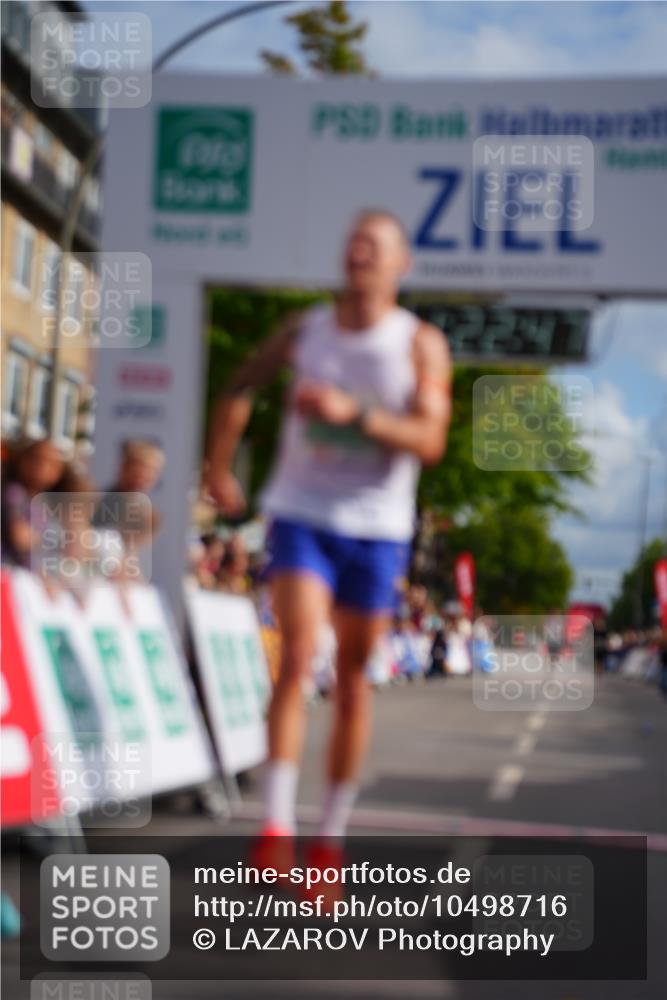 20.09.2026 - PSD Bank Halbmarathon LAZAROV Photography http://msf.ph/oto/10498716 20.09.2026 11:22:46 Ziel 2356 meine-sportfotos.de