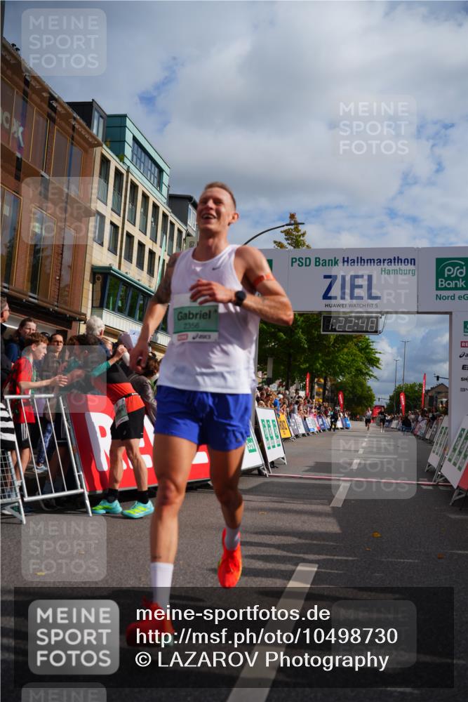 20.09.2026 - PSD Bank Halbmarathon LAZAROV Photography http://msf.ph/oto/10498730 20.09.2026 11:22:47 Ziel 2356 meine-sportfotos.de
