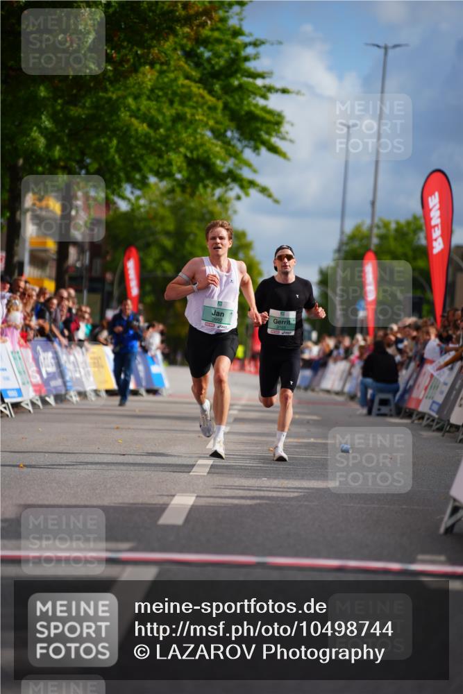 20.09.2026 - PSD Bank Halbmarathon LAZAROV Photography http://msf.ph/oto/10498744 20.09.2026 11:22:52 Ziel 2356, 3169, 3992 meine-sportfotos.de