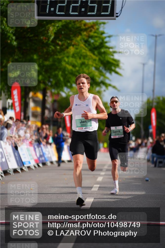 20.09.2026 - PSD Bank Halbmarathon LAZAROV Photography http://msf.ph/oto/10498749 20.09.2026 11:22:52 Ziel 2356, 3169, 3992 meine-sportfotos.de