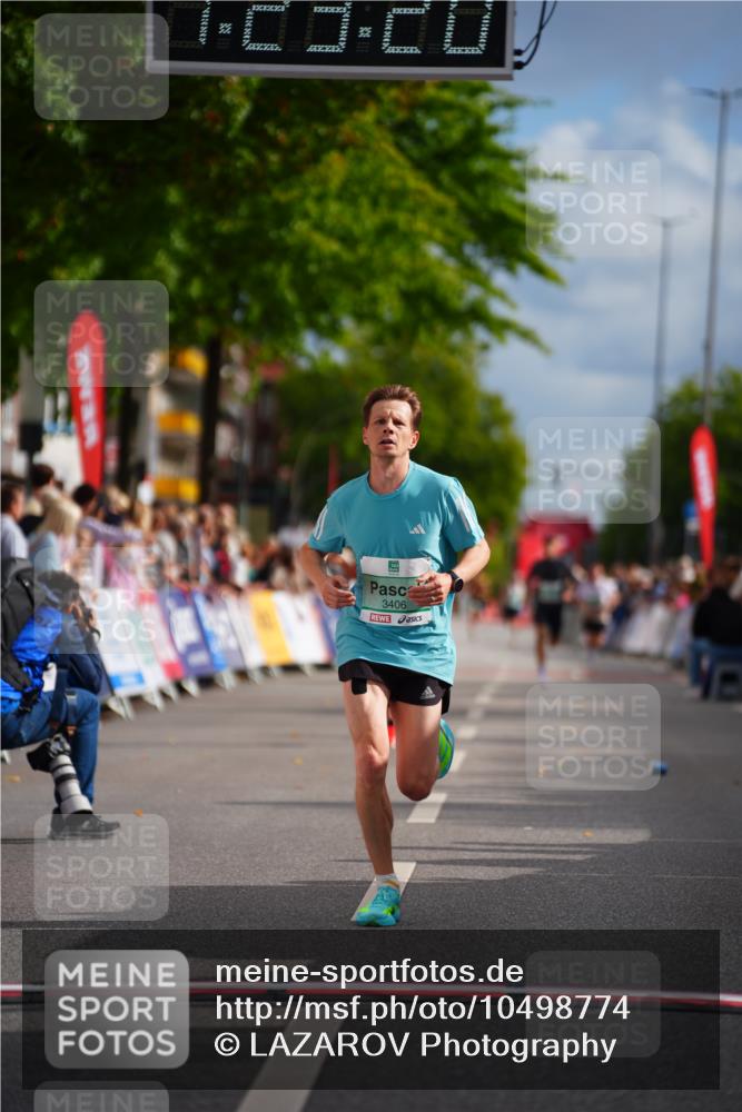 20.09.2026 - PSD Bank Halbmarathon LAZAROV Photography http://msf.ph/oto/10498774 20.09.2026 11:23:19 Ziel 3406 meine-sportfotos.de