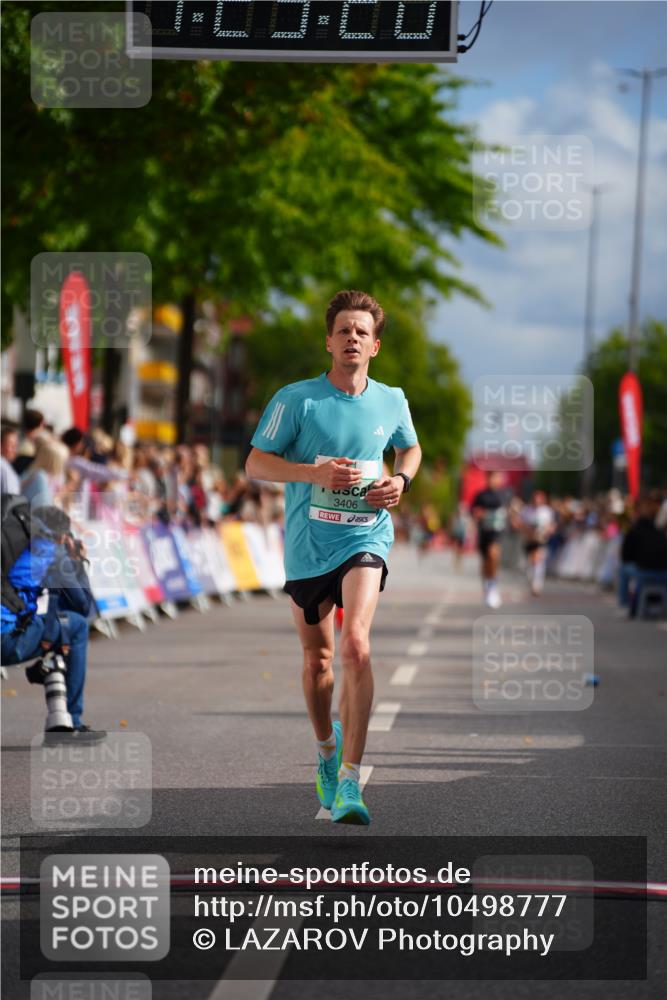 20.09.2026 - PSD Bank Halbmarathon LAZAROV Photography http://msf.ph/oto/10498777 20.09.2026 11:23:20 Ziel 1985, 3406 meine-sportfotos.de