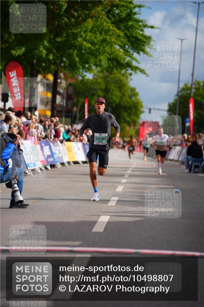 20.09.2026 - PSD Bank Halbmarathon LAZAROV Photography http://msf.ph/oto/10498807 20.09.2026 11:23:25 Ziel 1985, 3104, 3406 meine-sportfotos.de
