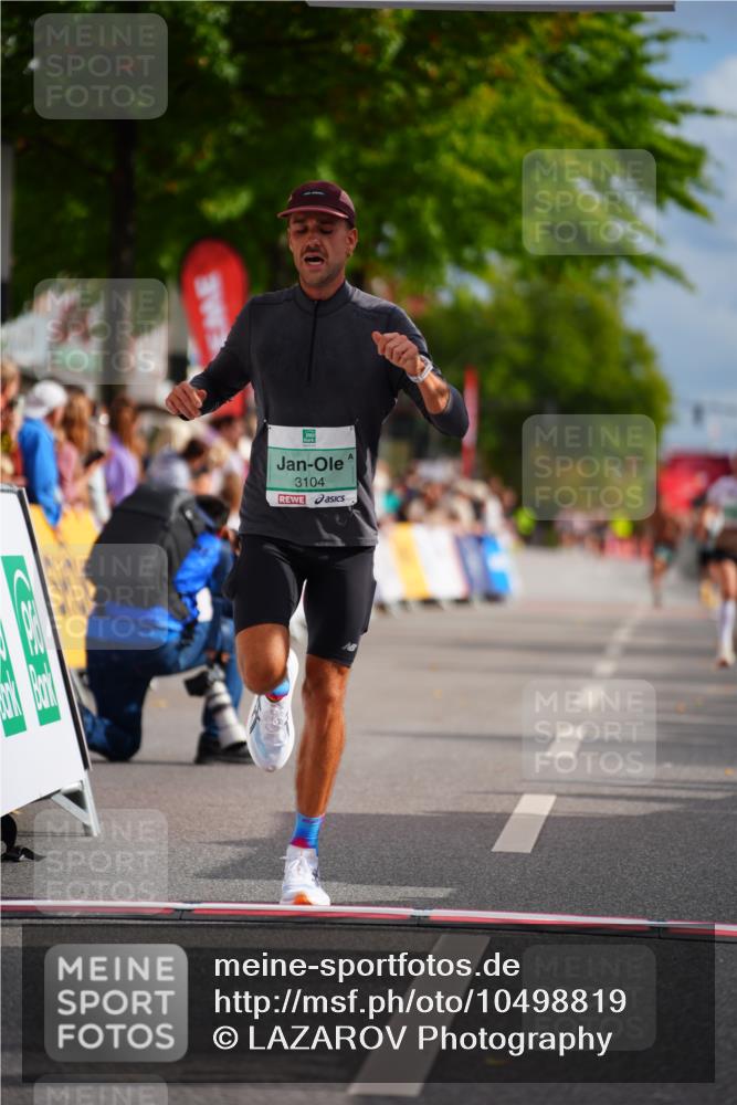 20.09.2026 - PSD Bank Halbmarathon LAZAROV Photography http://msf.ph/oto/10498819 20.09.2026 11:23:26 Ziel 1985, 3104, 3406 meine-sportfotos.de