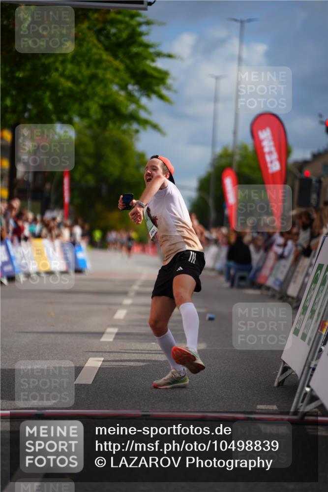 20.09.2026 - PSD Bank Halbmarathon LAZAROV Photography http://msf.ph/oto/10498839 20.09.2026 11:23:30 Ziel 1985, 3104, 3625 meine-sportfotos.de