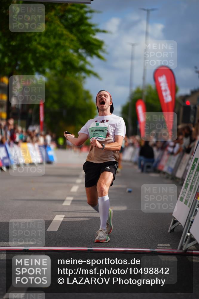 20.09.2026 - PSD Bank Halbmarathon LAZAROV Photography http://msf.ph/oto/10498842 20.09.2026 11:23:30 Ziel 1985, 3104, 3625 meine-sportfotos.de