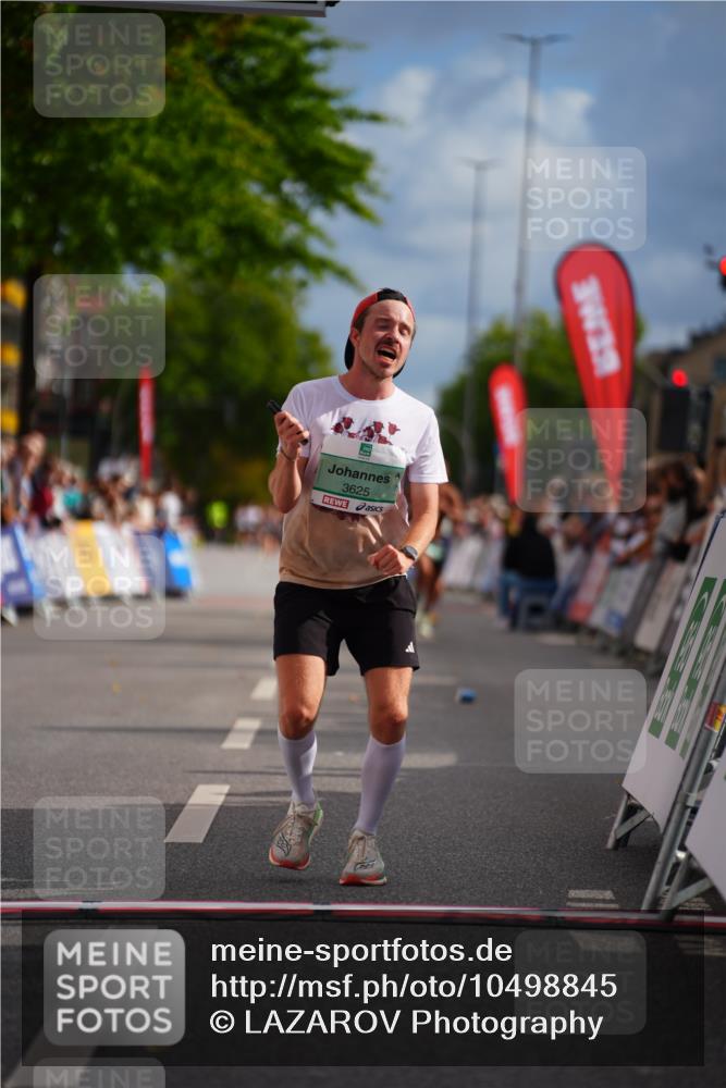 20.09.2026 - PSD Bank Halbmarathon LAZAROV Photography http://msf.ph/oto/10498845 20.09.2026 11:23:31 Ziel 1985, 3104, 3625 meine-sportfotos.de