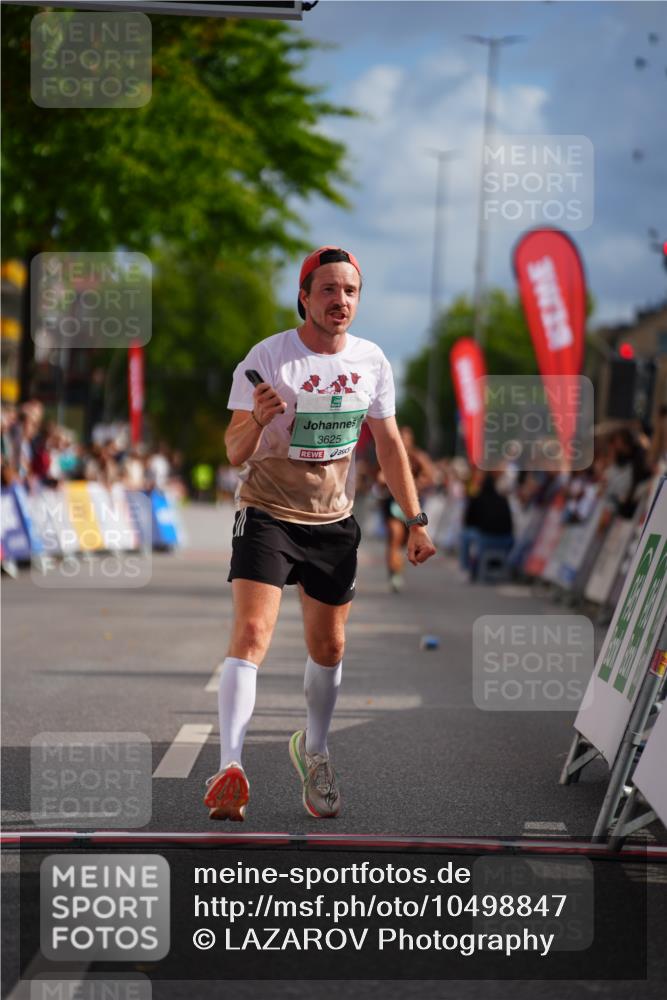 20.09.2026 - PSD Bank Halbmarathon LAZAROV Photography http://msf.ph/oto/10498847 20.09.2026 11:23:31 Ziel 1985, 3104, 3625 meine-sportfotos.de