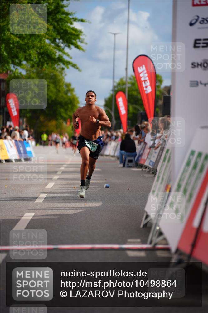 20.09.2026 - PSD Bank Halbmarathon LAZAROV Photography http://msf.ph/oto/10498864 20.09.2026 11:23:34 Ziel 3104, 3625, 4268 meine-sportfotos.de