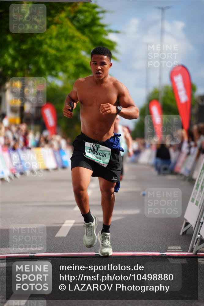 20.09.2026 - PSD Bank Halbmarathon LAZAROV Photography http://msf.ph/oto/10498880 20.09.2026 11:23:37 Ziel 3625, 4268 meine-sportfotos.de