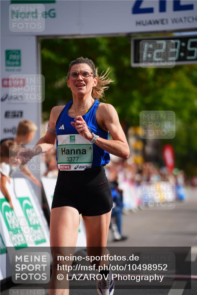20.09.2026 - PSD Bank Halbmarathon LAZAROV Photography http://msf.ph/oto/10498952 20.09.2026 11:23:53 Ziel 1024, 1842, 3377 meine-sportfotos.de