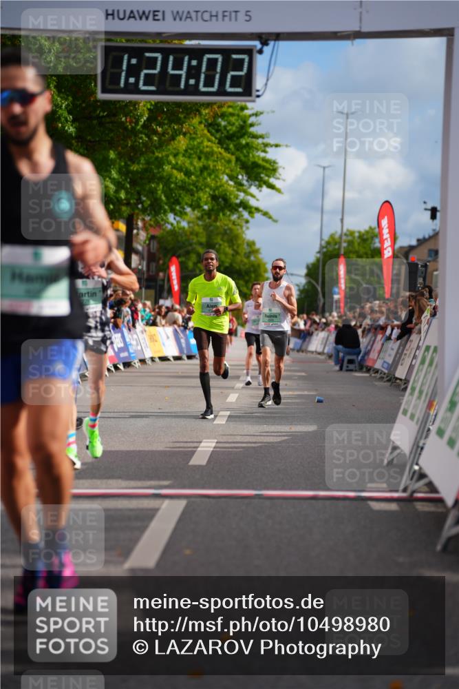 20.09.2026 - PSD Bank Halbmarathon LAZAROV Photography http://msf.ph/oto/10498980 20.09.2026 11:24:01 Ziel 1024, 2776, 3377, 4105, 4146, 4227, 4558 meine-sportfotos.de