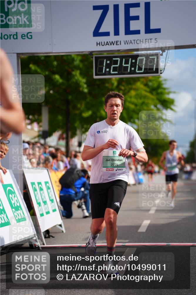 20.09.2026 - PSD Bank Halbmarathon LAZAROV Photography http://msf.ph/oto/10499011 20.09.2026 11:24:07 Ziel 2776, 2779, 4105, 4227, 4545, 4558 meine-sportfotos.de