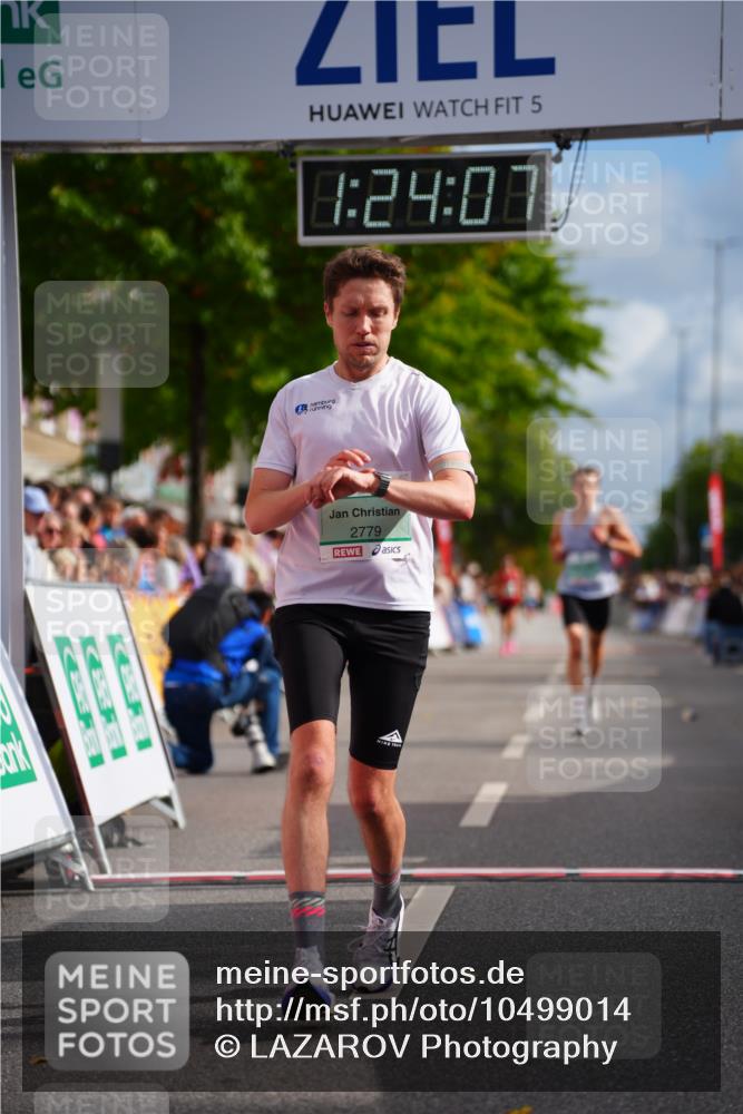20.09.2026 - PSD Bank Halbmarathon LAZAROV Photography http://msf.ph/oto/10499014 20.09.2026 11:24:07 Ziel 2776, 2779, 4105, 4227, 4545, 4558 meine-sportfotos.de