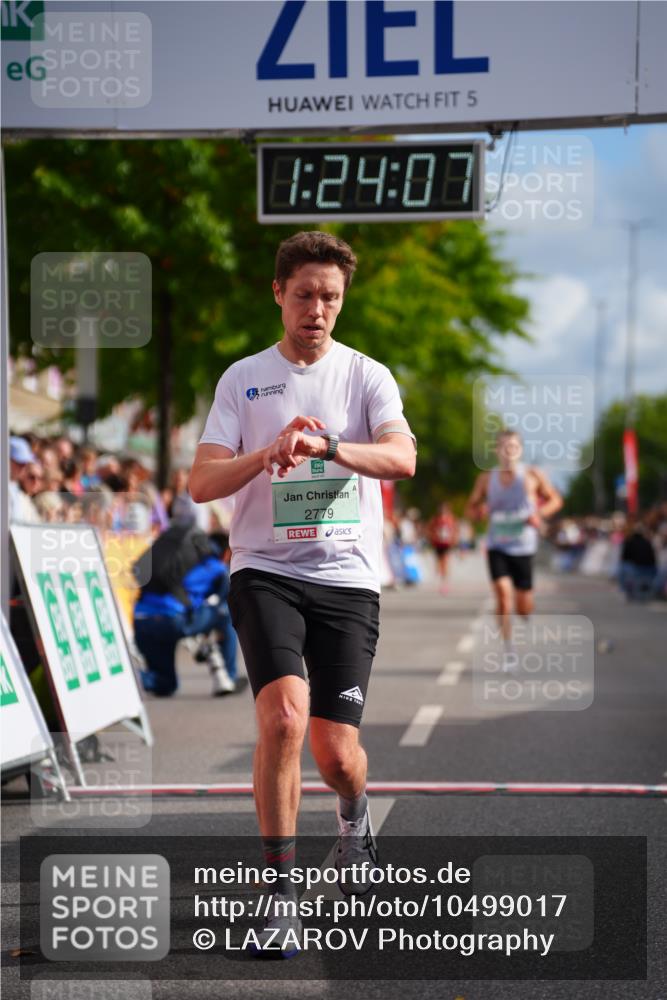 20.09.2026 - PSD Bank Halbmarathon LAZAROV Photography http://msf.ph/oto/10499017 20.09.2026 11:24:07 Ziel 2776, 2779, 4105, 4227, 4545, 4558 meine-sportfotos.de
